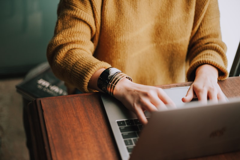 Expert enregistrant un cours en ligne